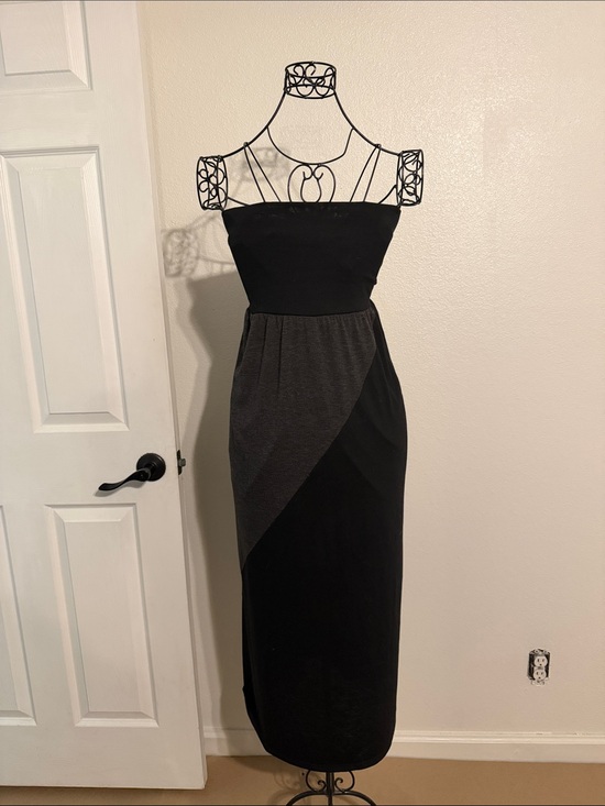 VENUS Dresses & Skirts - VENUS Black & Charcoal Strapless Maxi Dress